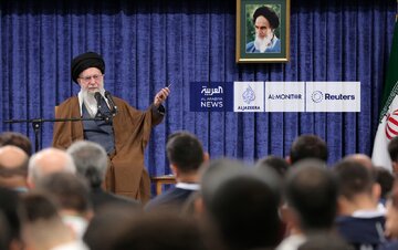 Mwitikio Mkubwa wa Kauli za Kiongozi wa Mapinduzi ya Kiislamu Duniani:
“Kiongozi wa Iran amwambia Trump: Endelea Kuota!”