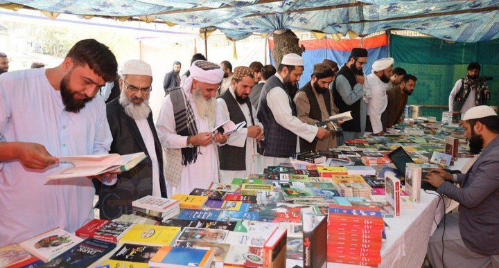 نمایشگاه ۵ روزه کتاب در دانشگاه غالب هرات افتتاح شد + تصاویر