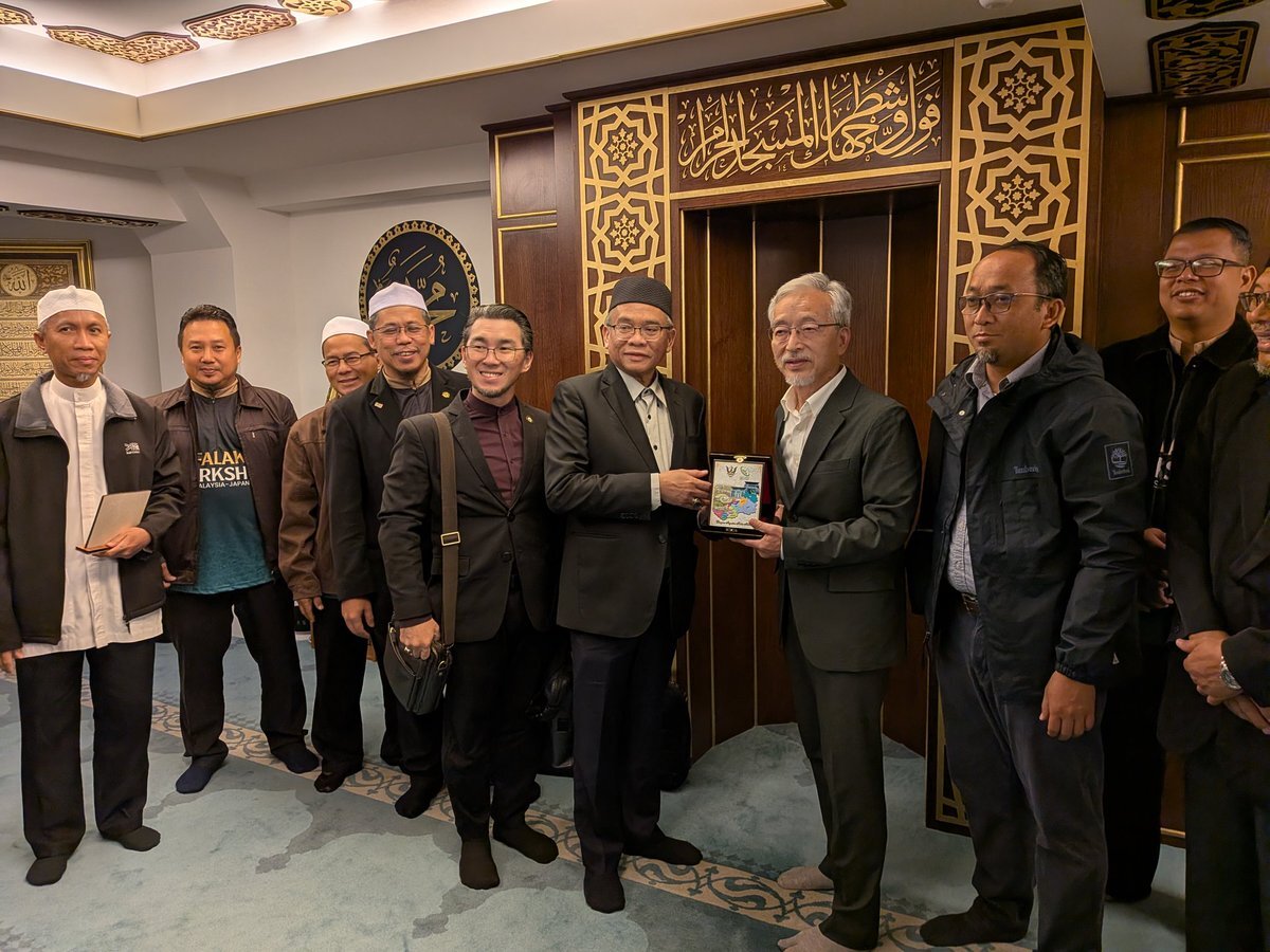 دیدار هیئت مالزیایی با انجمن مسلمانان ژاپن و برگزاری کارگاه رؤیت هلال ماه + تصاویر