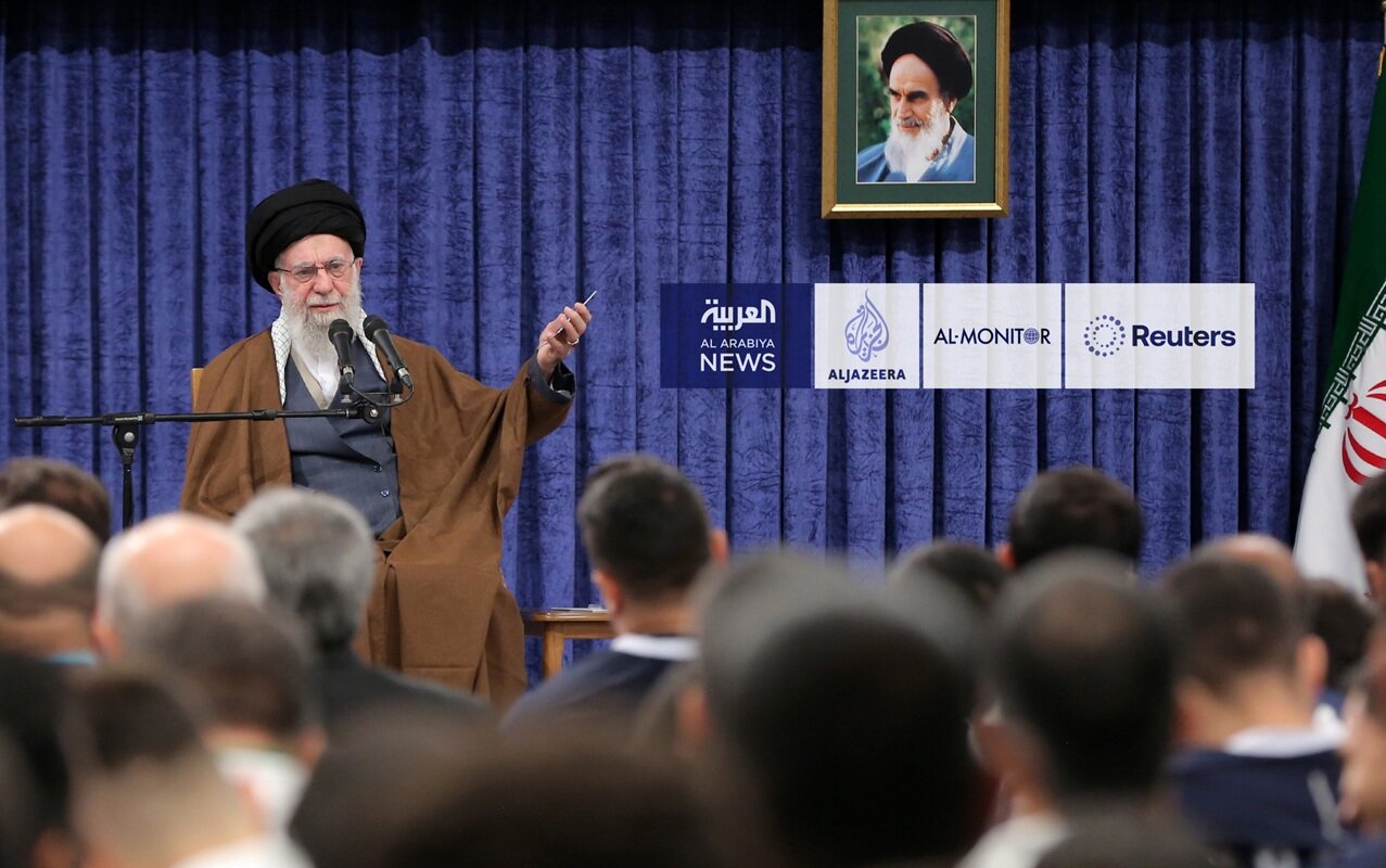 Mwitikio Mkubwa wa Kauli za Kiongozi wa Mapinduzi ya Kiislamu Duniani:
“Kiongozi wa Iran amwambia Trump: Endelea Kuota!”