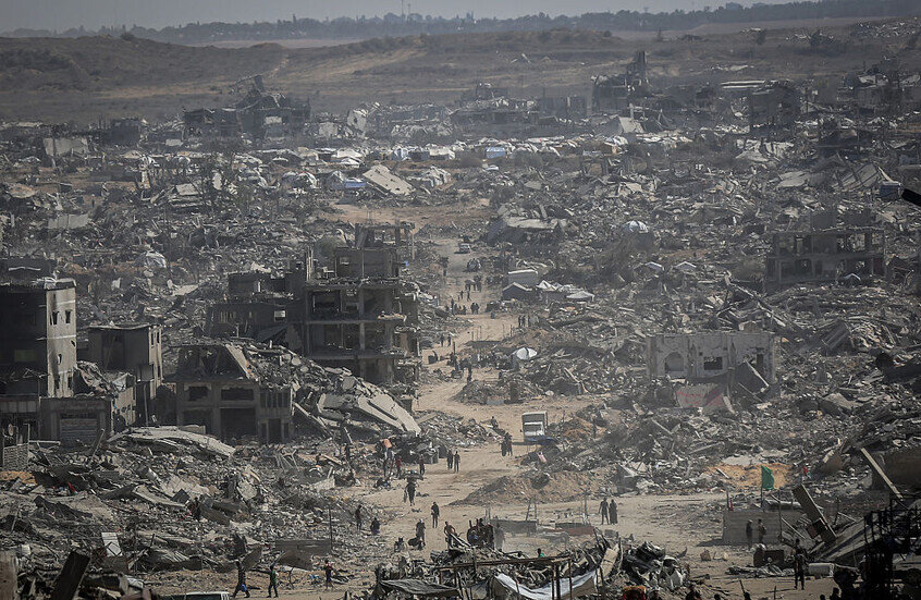 الدفاع المدني في غزة: نحو 10 آلاف شهيد ما زالوا تحت أنقاض المنازل المدمرة