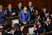 高市早苗、日本初の女性首相に選出 極右路線で新時代を切り開く