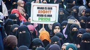 کیرل میں حجاب پر ہنگامہ، باحجاب طالبہ کو اسکول سے نکالا،حکومت متاثرہ کے ساتھ