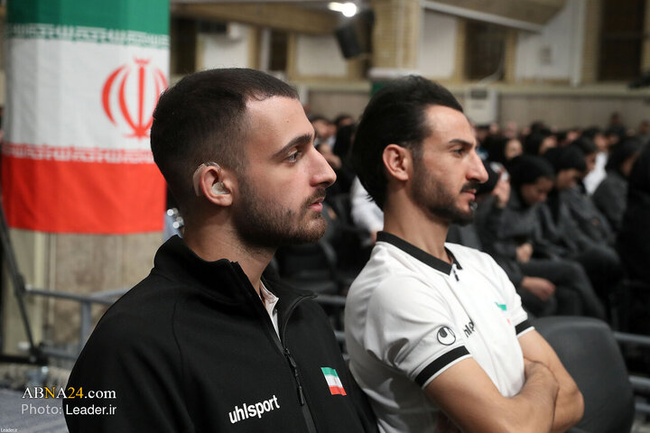 Encuentro de campeones deportivos y medallistas de olimpiadas científicas con el Líder de la Revolución