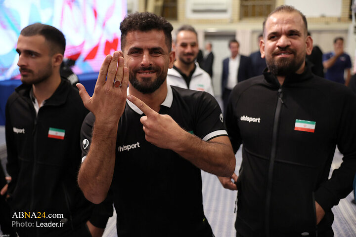 Encuentro de campeones deportivos y medallistas de olimpiadas científicas con el Líder de la Revolución