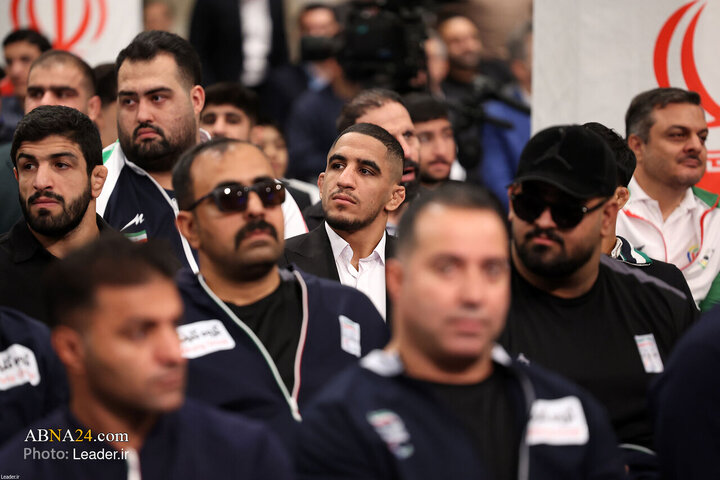 Encuentro de campeones deportivos y medallistas de olimpiadas científicas con el Líder de la Revolución