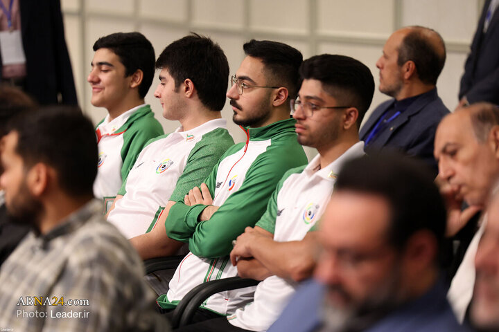 Encuentro de campeones deportivos y medallistas de olimpiadas científicas con el Líder de la Revolución