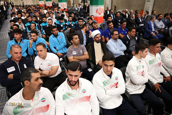 Encuentro de campeones deportivos y medallistas de olimpiadas científicas con el Líder de la Revolución