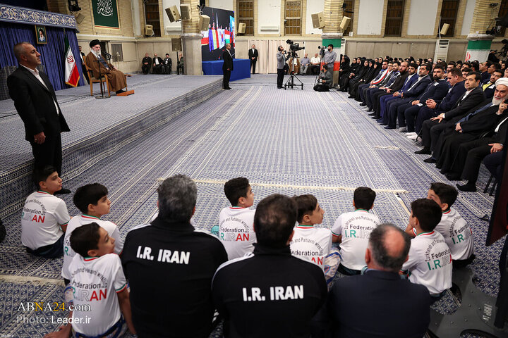 Encuentro de campeones deportivos y medallistas de olimpiadas científicas con el Líder de la Revolución