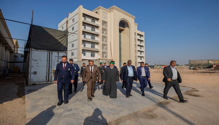 تقرير مصور/ نائب الأمين العام للعتبة الحسينية يتفقد أقسام مدينة الإمام الحسين (ع) للزائرين