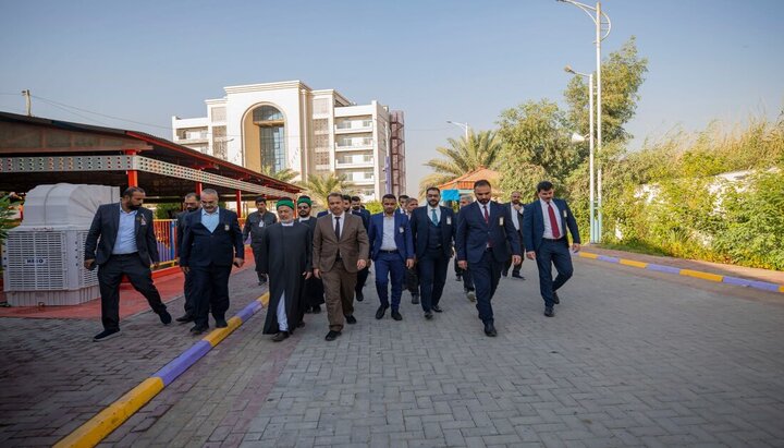 تقرير مصور/ نائب الأمين العام للعتبة الحسينية يتفقد أقسام مدينة الإمام الحسين (ع) للزائرين