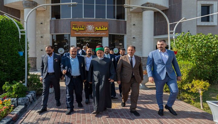 تقرير مصور/ نائب الأمين العام للعتبة الحسينية يتفقد أقسام مدينة الإمام الحسين (ع) للزائرين