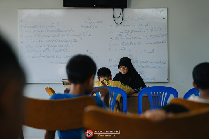 تقرير مصور/ دروس تجويد القرآن الكريم للأطفال بمسجد صاحب الزمان(ع) في تايلاند