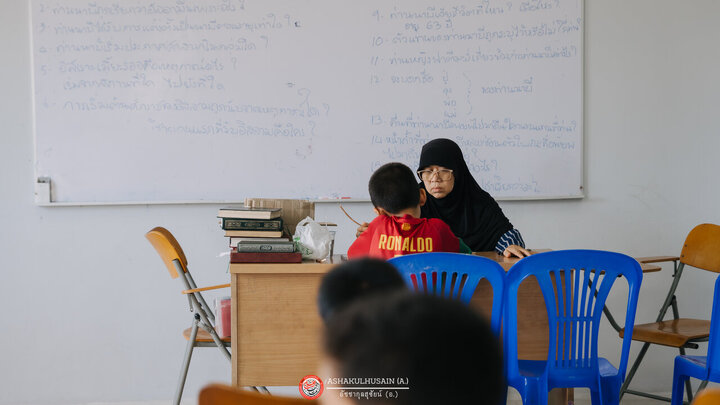 تقرير مصور/ دروس تجويد القرآن الكريم للأطفال بمسجد صاحب الزمان(ع) في تايلاند