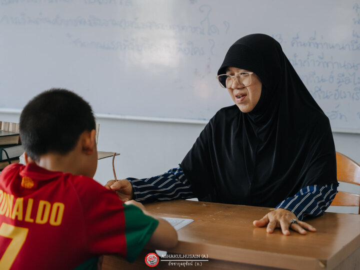 تقرير مصور/ دروس تجويد القرآن الكريم للأطفال بمسجد صاحب الزمان(ع) في تايلاند