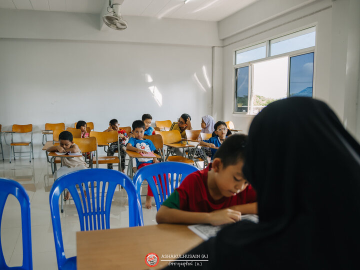 تقرير مصور/ دروس تجويد القرآن الكريم للأطفال بمسجد صاحب الزمان(ع) في تايلاند