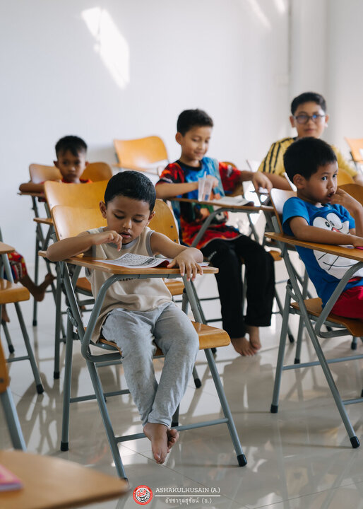 تقرير مصور/ دروس تجويد القرآن الكريم للأطفال بمسجد صاحب الزمان(ع) في تايلاند