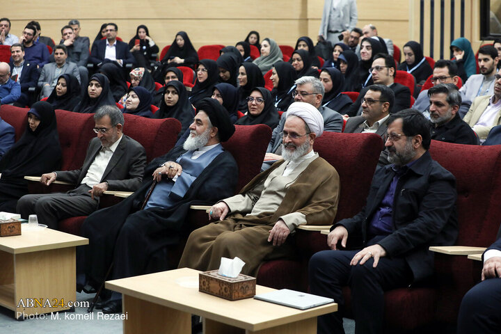 رونمایی از پوستر پنجمین جشنواره ملی و اولین جشنواره بین‌المللی مهدویت در قم