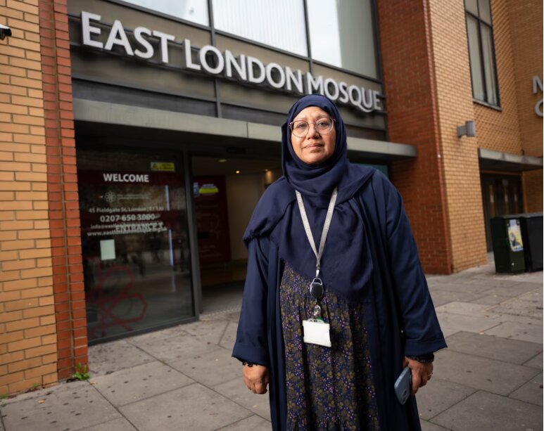 پاسخ مسئولان مسجد ایست‌لندن به پیام‌های نفرت‌پراکنانه: زنان مسلمان نیازی به نجات شما ندارند!