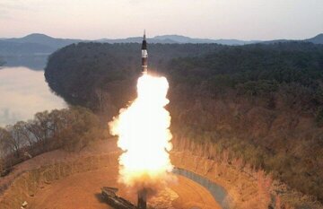 Запуск баллистических ракет Северной Кореей накануне визита Трампа