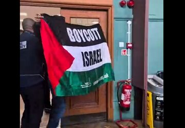 Video | Mahasiswa London Diusir Paksa Bantah Keterkaitan Universiti Dengan Pencipta Senjata Israel