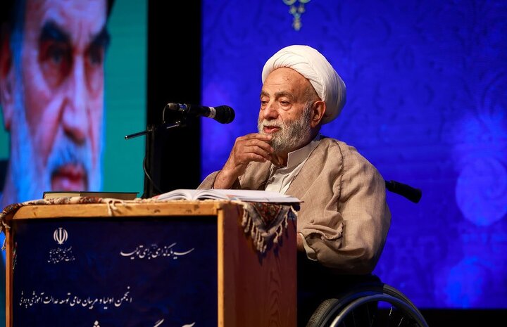 تربیت دینی و اخلاقی باید از خانه آغاز و در مدرسه تقویت شود