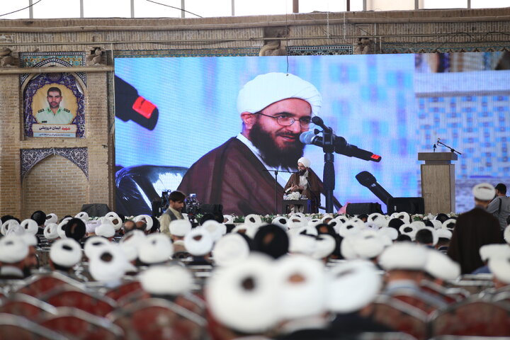 مسجد نباید به نمازخانه‌ای صرف تقلیل یابد