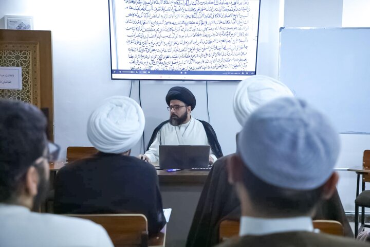 تقرير مصور/ تنظيم ورشة متخصصة في قراءة المخطوطات وفك الرموز في كربلاء