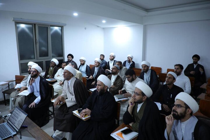 تقرير مصور/ تنظيم ورشة متخصصة في قراءة المخطوطات وفك الرموز في كربلاء