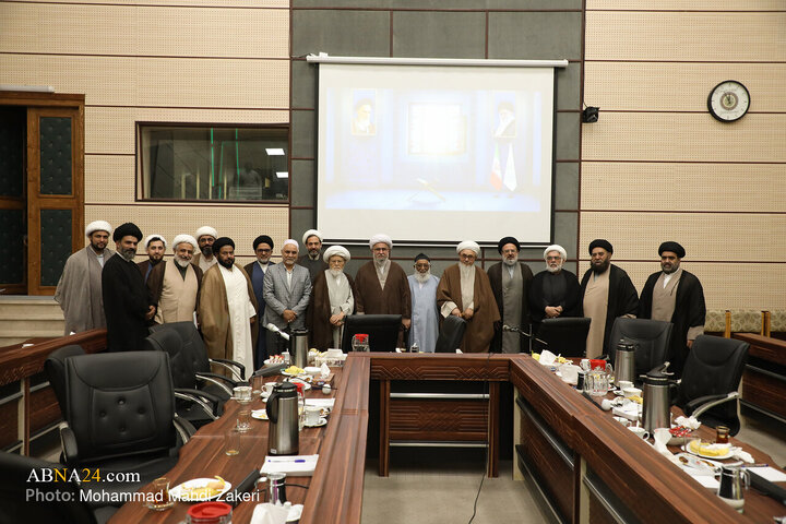 دیدار مهمانان کنگره بزرگداشت میرزای نائینی با دبیرکل مجمع جهانی اهل بیت(ع)