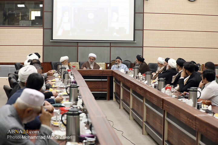 دیدار مهمانان کنگره بزرگداشت میرزای نائینی با دبیرکل مجمع جهانی اهل بیت(ع)