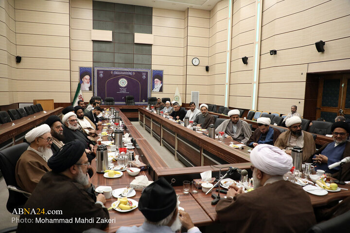 دیدار مهمانان کنگره بزرگداشت میرزای نائینی با دبیرکل مجمع جهانی اهل بیت(ع)