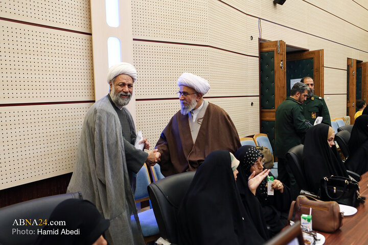دیدار خانواده شهدای جنگ ۱۲ روزه با مسئولان حقوقی قم و دبیرکل مجمع جهانی اهل بیت(ع)
