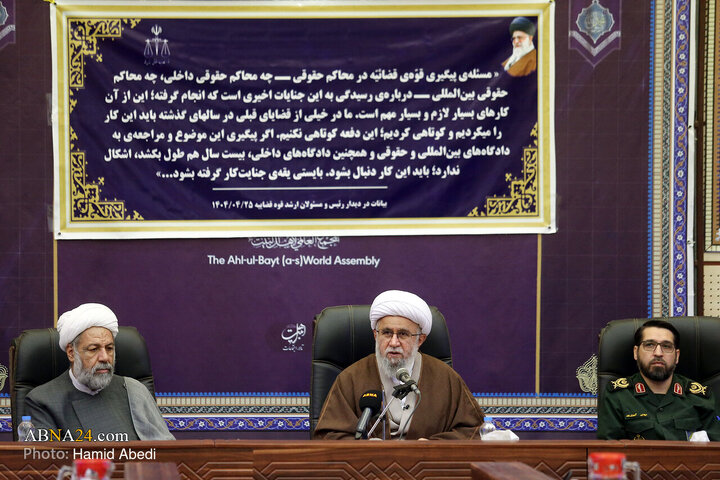 دیدار خانواده شهدای جنگ ۱۲ روزه با مسئولان حقوقی قم و دبیرکل مجمع جهانی اهل بیت(ع)