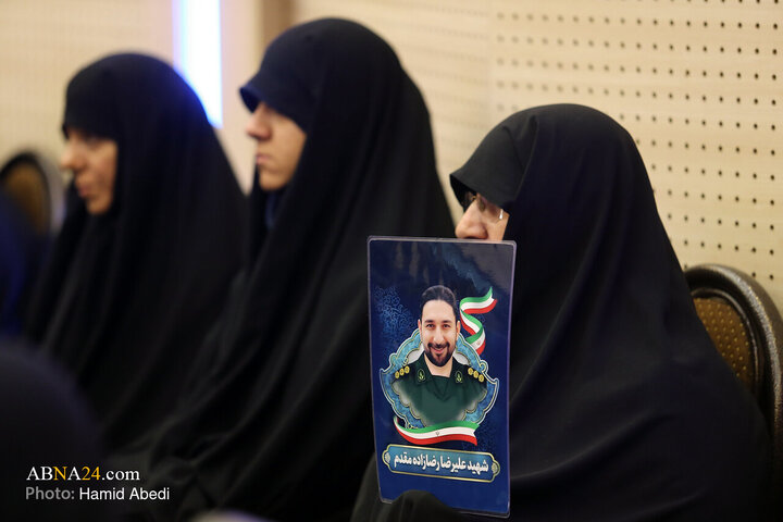 Raporta wêneyan: Civîna malbatên şehîdan şerê 12 rojî bi rêveberên mafên mirovî yên Qom û sekretarya giştî ya Civaka Cîhanî ya Ehl-ul Beytê (s.x)
