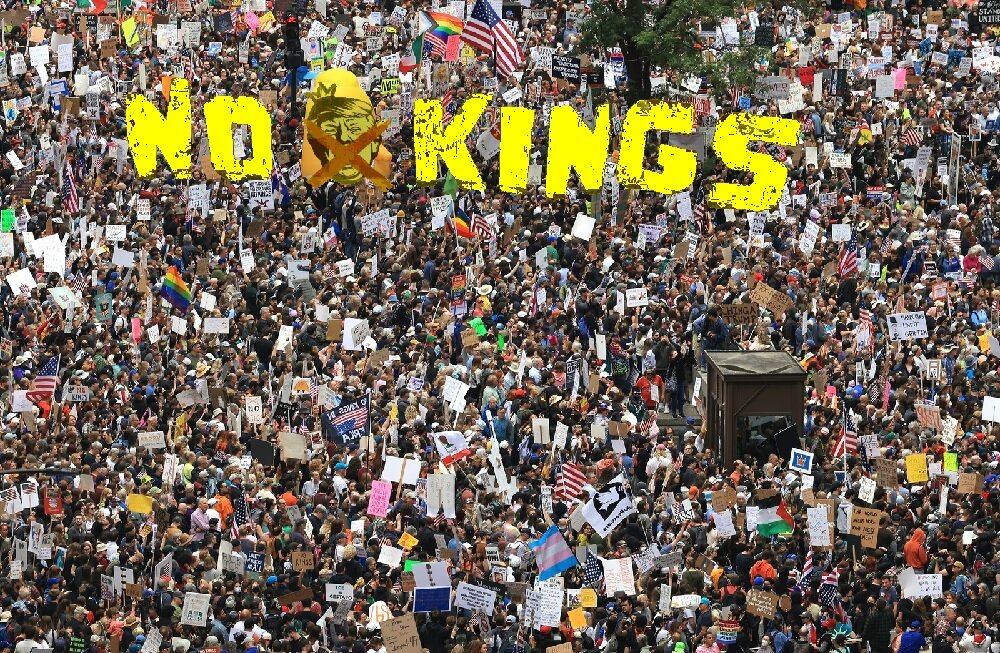 امریکہ: ٹرمپ کی بادشاہت کے خلاف احتجاج: سطور سے بین السطور تک