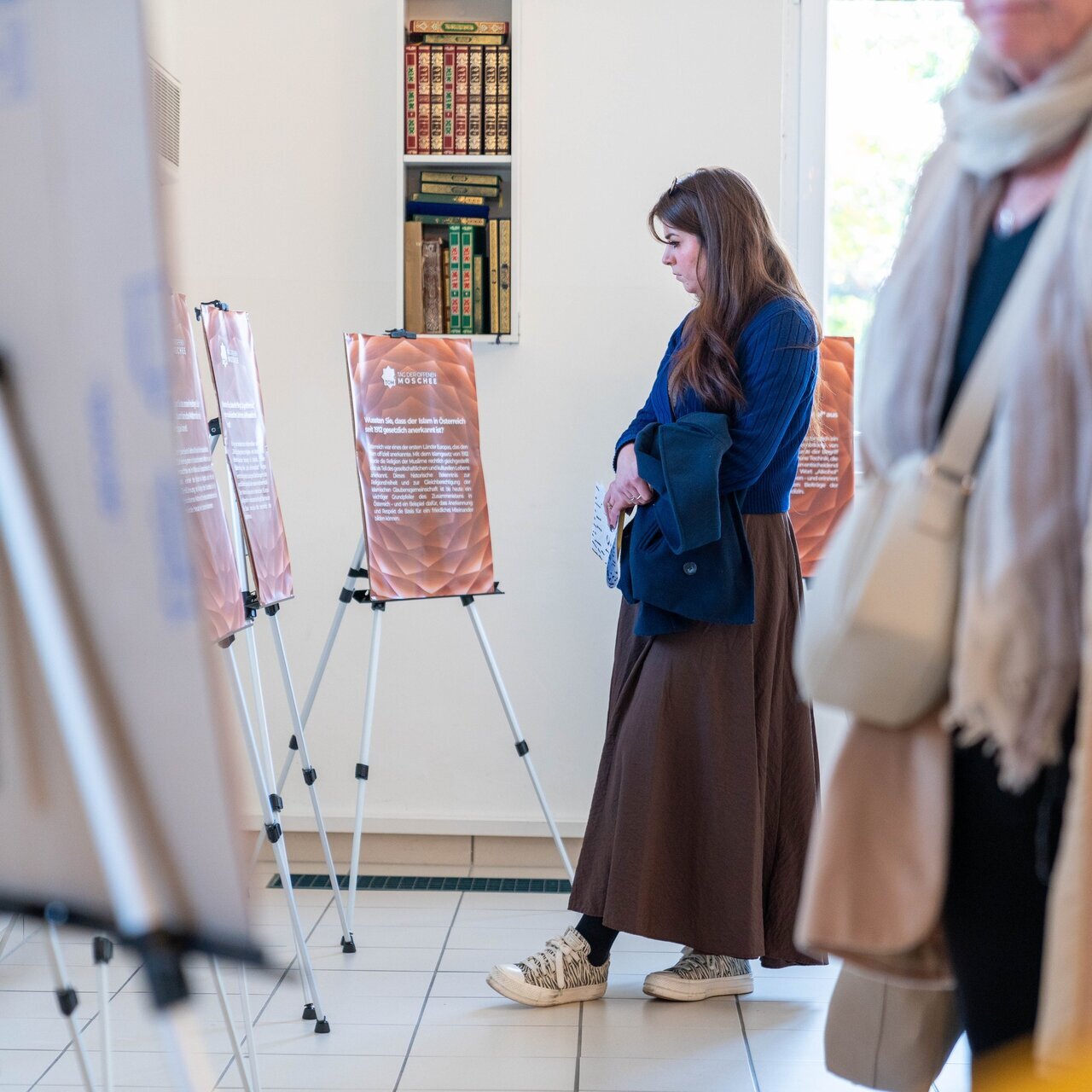 Austrians visit Vienna Islamic Center on Mosque Open Day (+Photos)