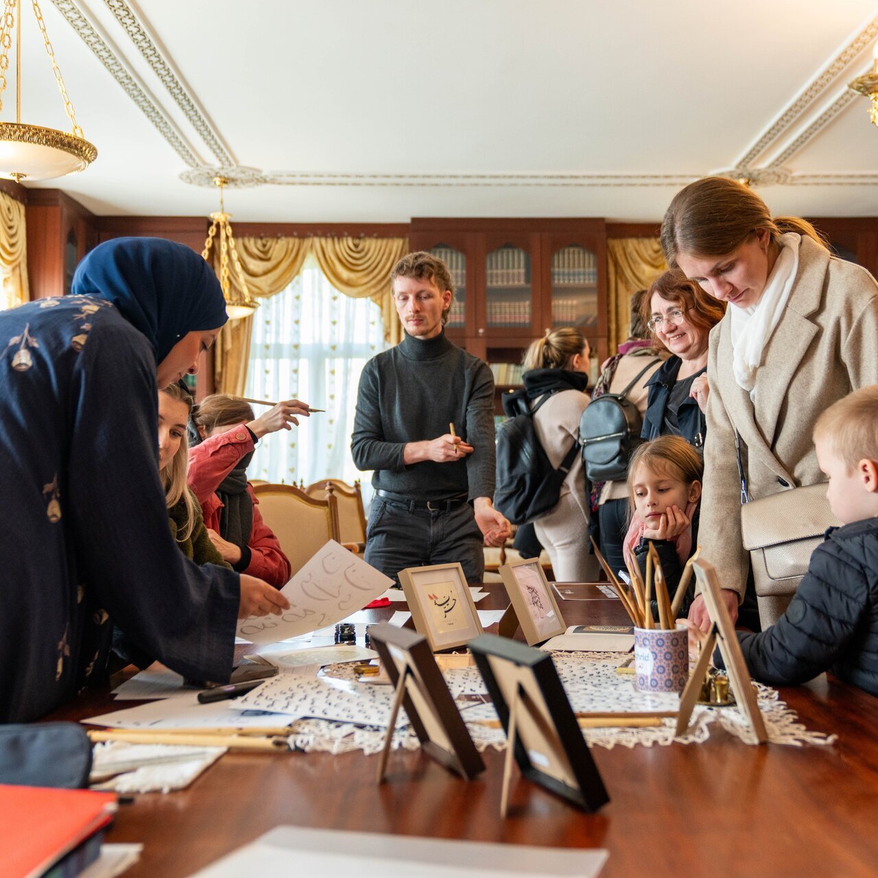 Austrians visit Vienna Islamic Center on Mosque Open Day (+Photos)