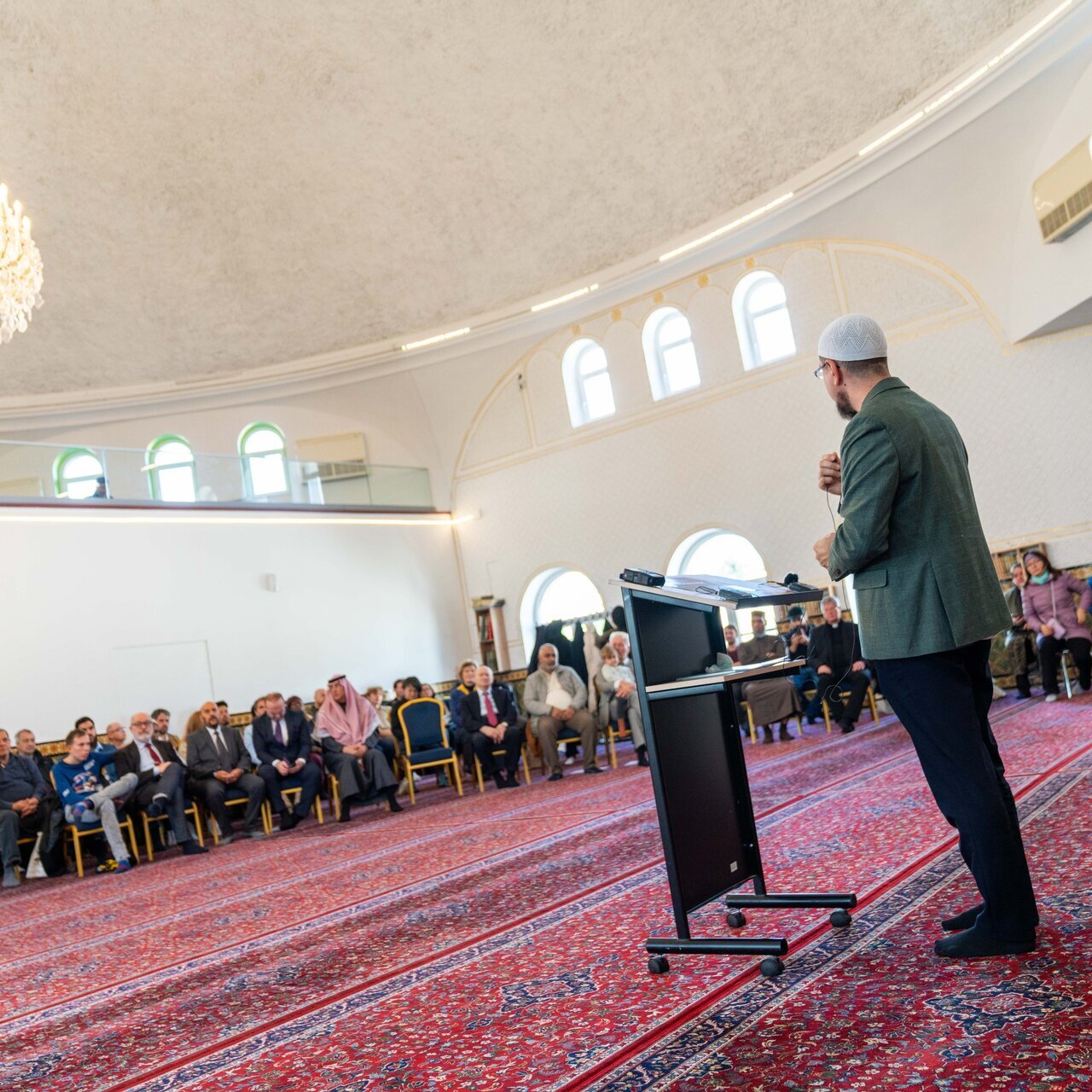 Austrians visit Vienna Islamic Center on Mosque Open Day (+Photos)