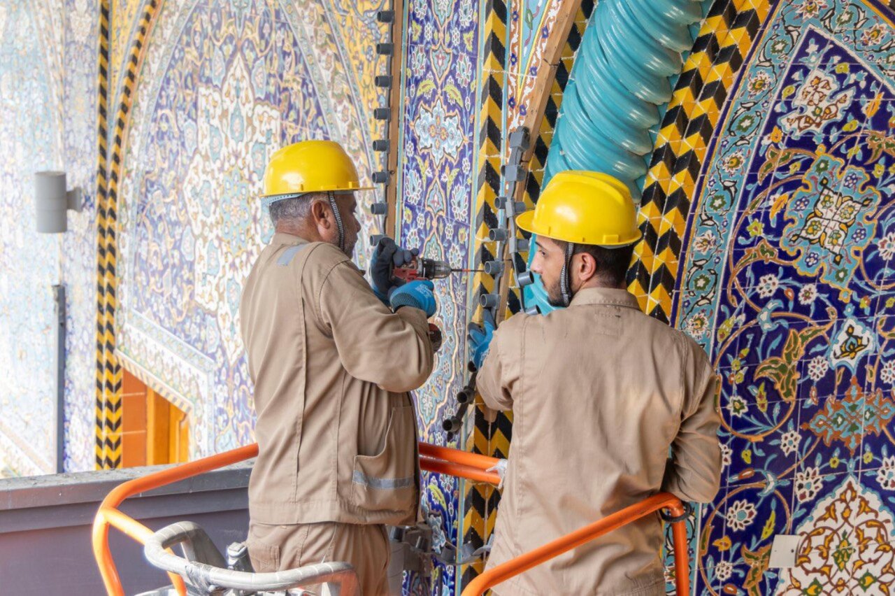 Maqam of Imam Al-Mahdi department carrying out maintenance work on lighting lamps at holy shrine doors