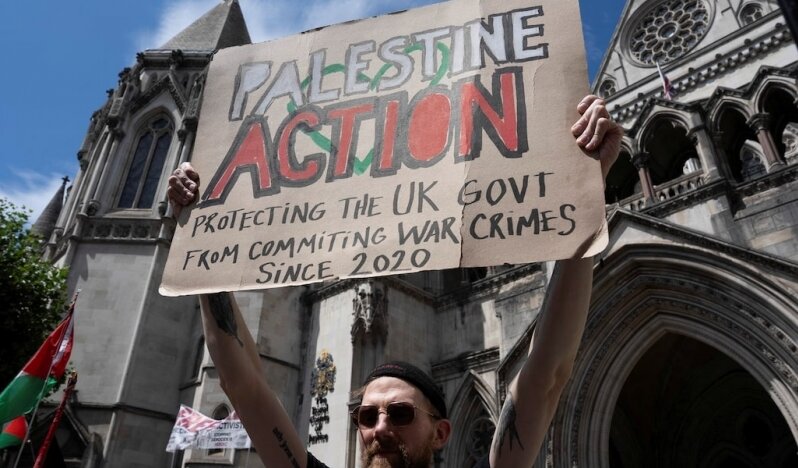 İngiltere’de Filistin Destekçilerine Baskı: Avukatlardan “Adil Yargılanma” Uyarısı