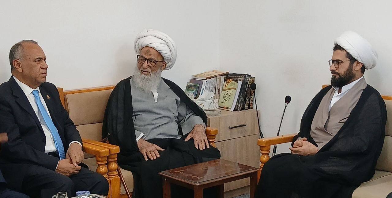 آية الله النجفي يؤكِّد أهميّةَ تطويرِ العلاقاتِ الثنائيّة بين العراق وفنزويلا 