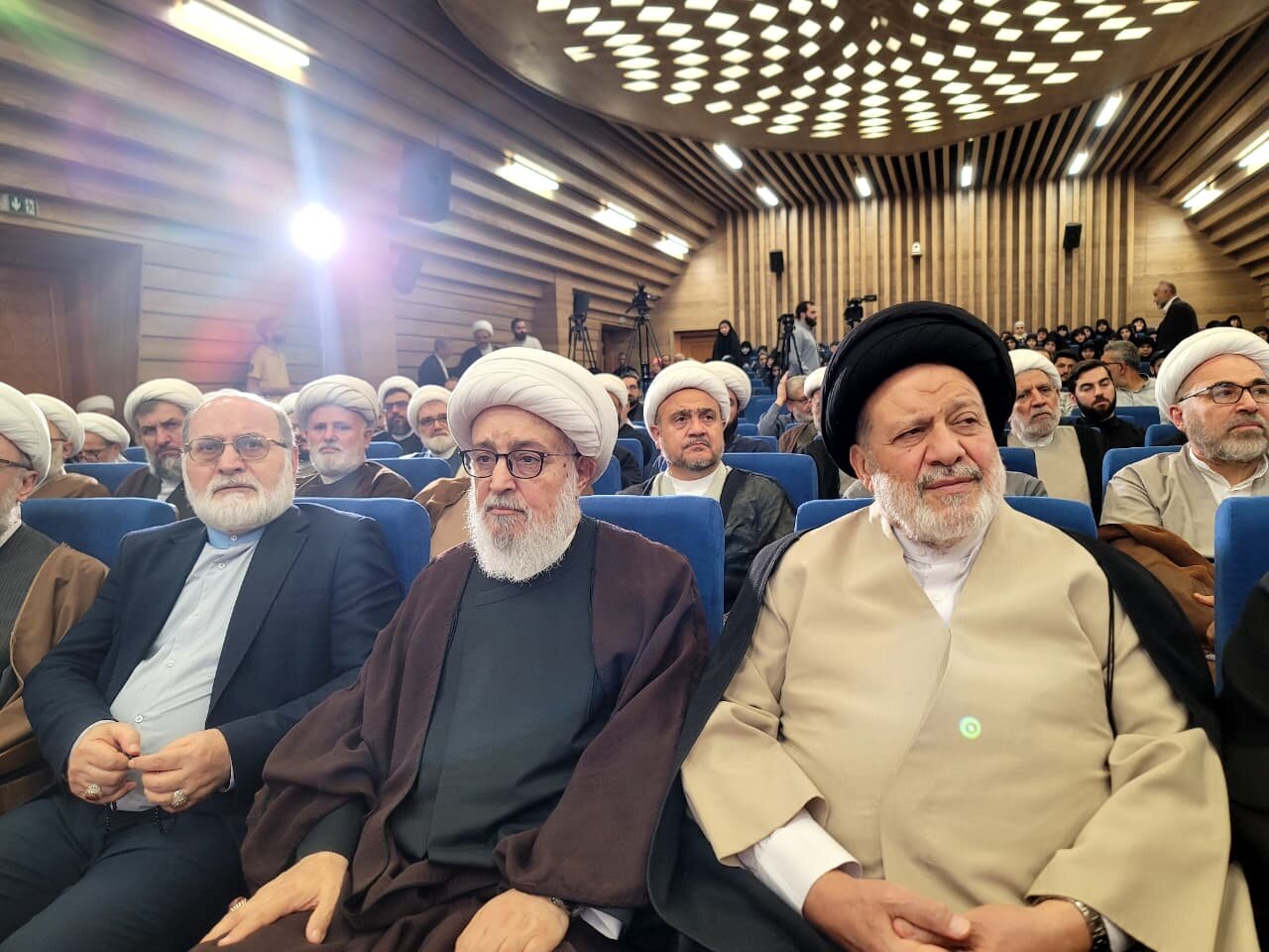 گزارش ابنا | انتشار کتاب «درسنامه غنا و موسیقی» در لبنان؛ تبیین فقهی نوین درباره هنر و موسیقی + ویدیو