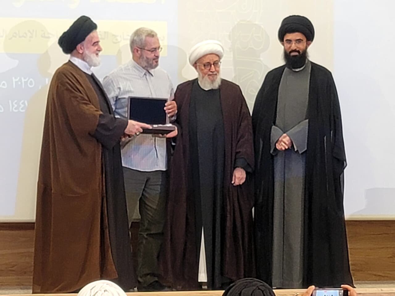 گزارش ابنا | انتشار کتاب «درسنامه غنا و موسیقی» در لبنان؛ تبیین فقهی نوین درباره هنر و موسیقی + ویدیو