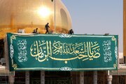 Informe fotográfico | Patio del Santuario Al-Askari engalanado por el aniversario del nacimiento de la Señora Zaynab (la paz sea con ella)