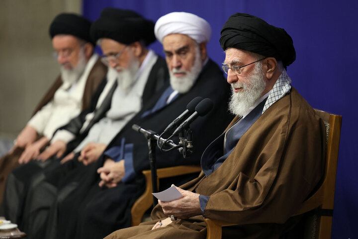 دیدار دست‌اندرکاران کنگره بین‌المللی میرزای نائینی با رهبر انقلاب