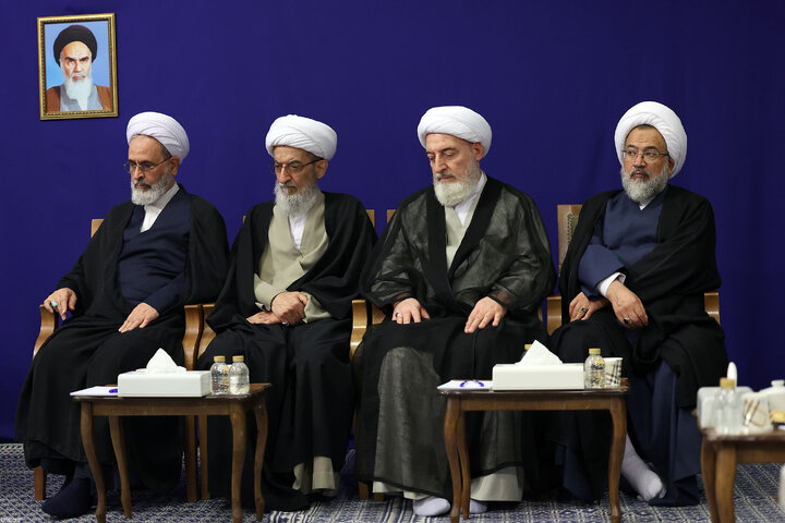 دیدار دست‌اندرکاران کنگره بین‌المللی میرزای نائینی با رهبر انقلاب