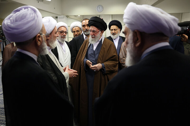 دیدار دست‌اندرکاران کنگره بین‌المللی میرزای نائینی با رهبر انقلاب