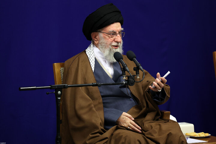 دیدار دست‌اندرکاران کنگره بین‌المللی میرزای نائینی با رهبر انقلاب