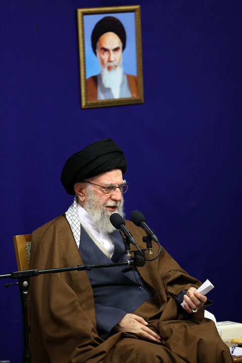 دیدار دست‌اندرکاران کنگره بین‌المللی میرزای نائینی با رهبر انقلاب